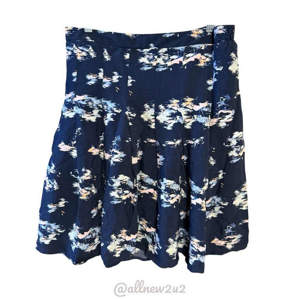 Old Navy Dk Navy Floral Print Pleated Mini Skirt Women's Size Large New wo Tags